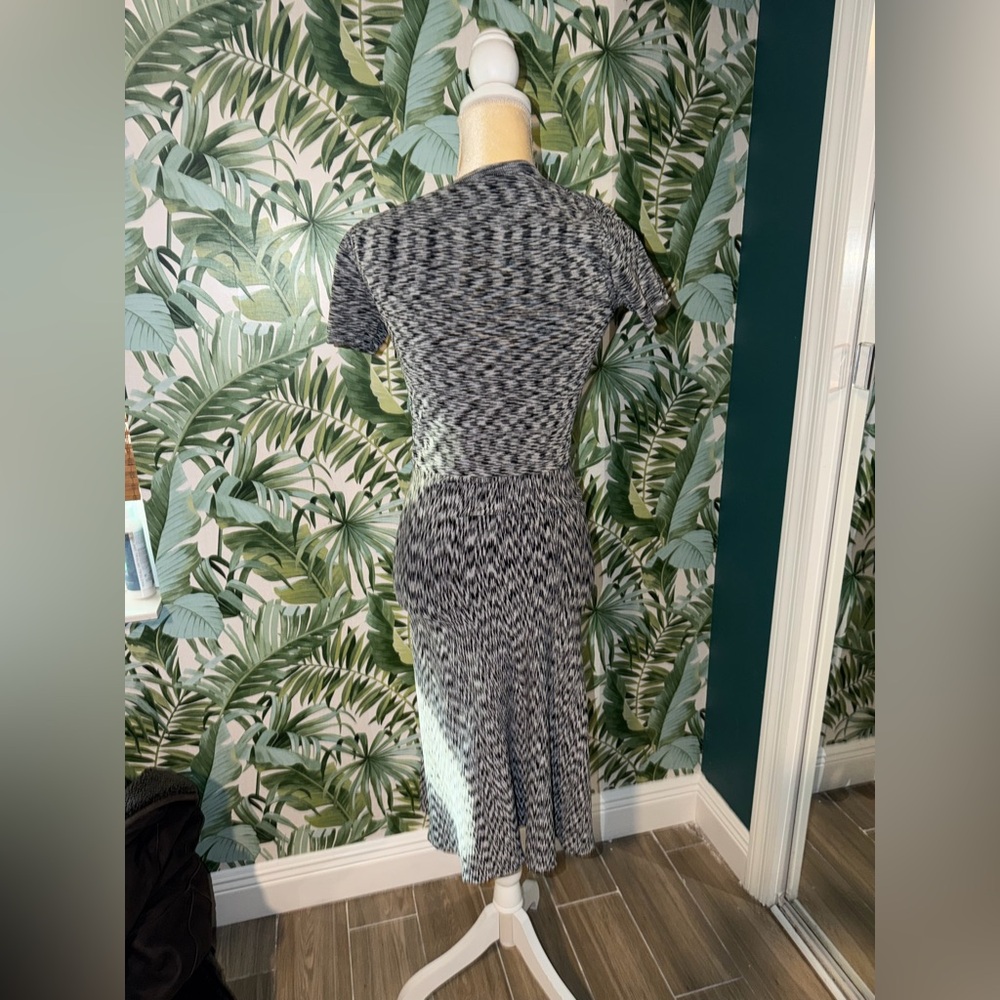 Ann Taylor Spacedye Stretchy Short Sleeve Midi Dress - Picture 3 of 4